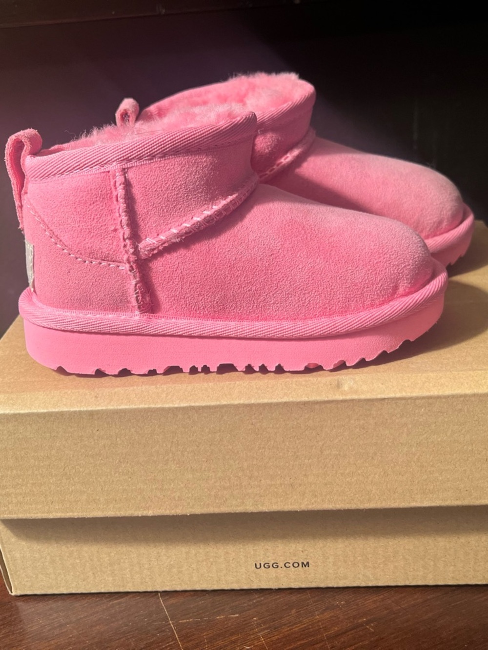 Girls UGG classic ultra mini in pink size 7